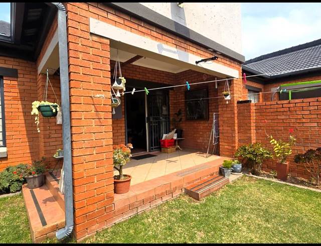 2 BEDROOM PROPERTY TO RENT IN MOOIKLOOF RIDGE ESTATE
